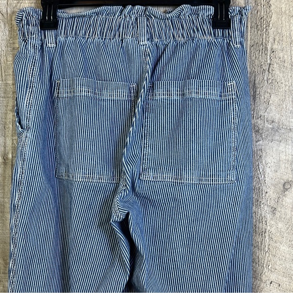 Universal Threads Size 4 Blue White Striped Straight Leg Cropped Paper B… - Picture 4 of 11